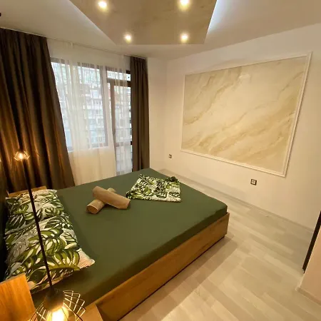 Relax Apartment, Burgas アパート